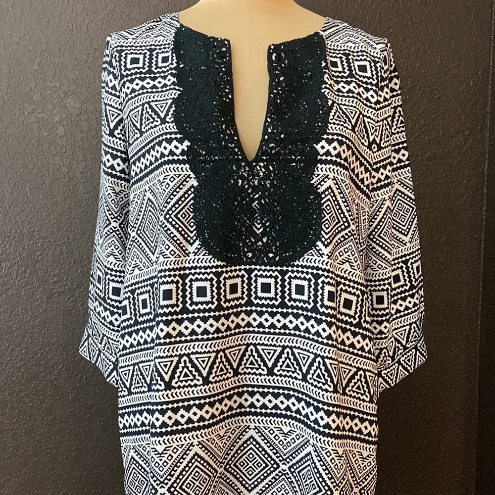 COLLECTIVE Concept black and white tribal print crochet v neck mini sheath dress